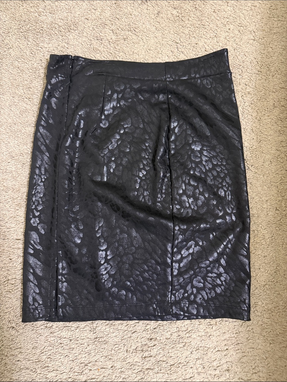 Black Metallic Animal-Texture Pencil Skirt